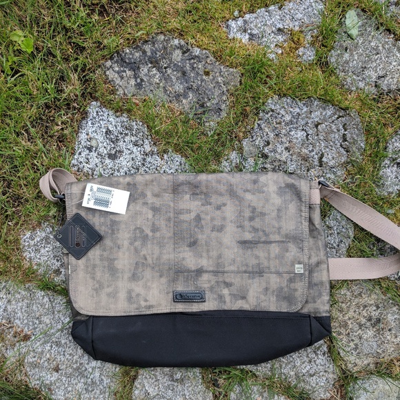 LeSportsac Messenger Bag - Picture 2 of 3